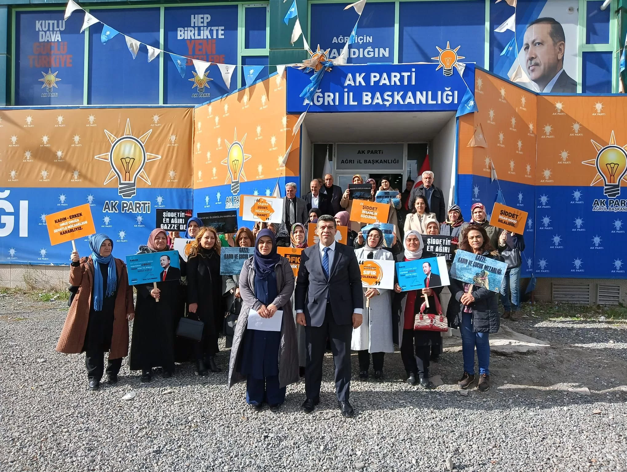 AK Parti Ağrı Kadın Kolları, Kadına Şiddete Karşı Basın Açıklaması Yaptı