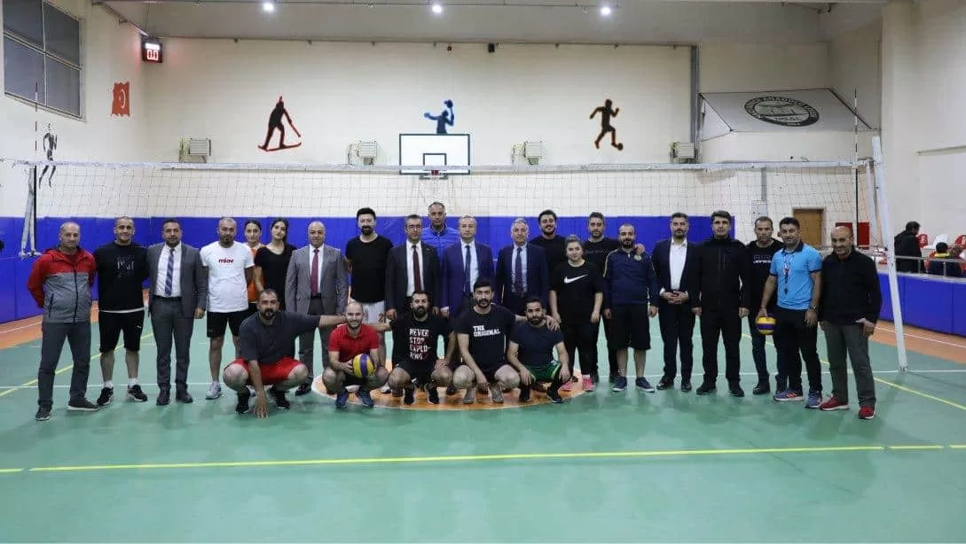 Ağrı’da öğretmenler voleybol turnuvası başladı!