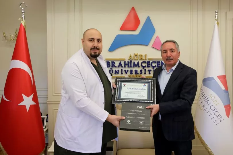 AİÇÜ Rektörü Prof. Dr. Karabulut’a Teşekkür Belgesi Verildi