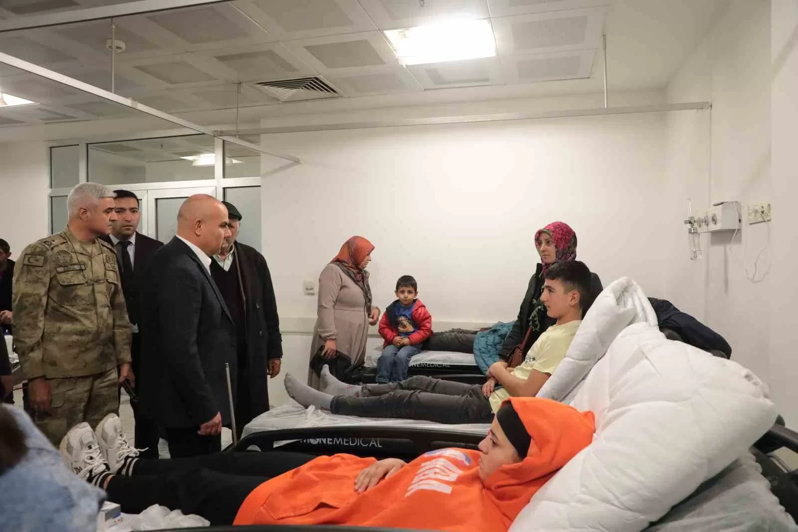 Ağrı’da öğrenci servisi ve kamyonet çarpıştı!