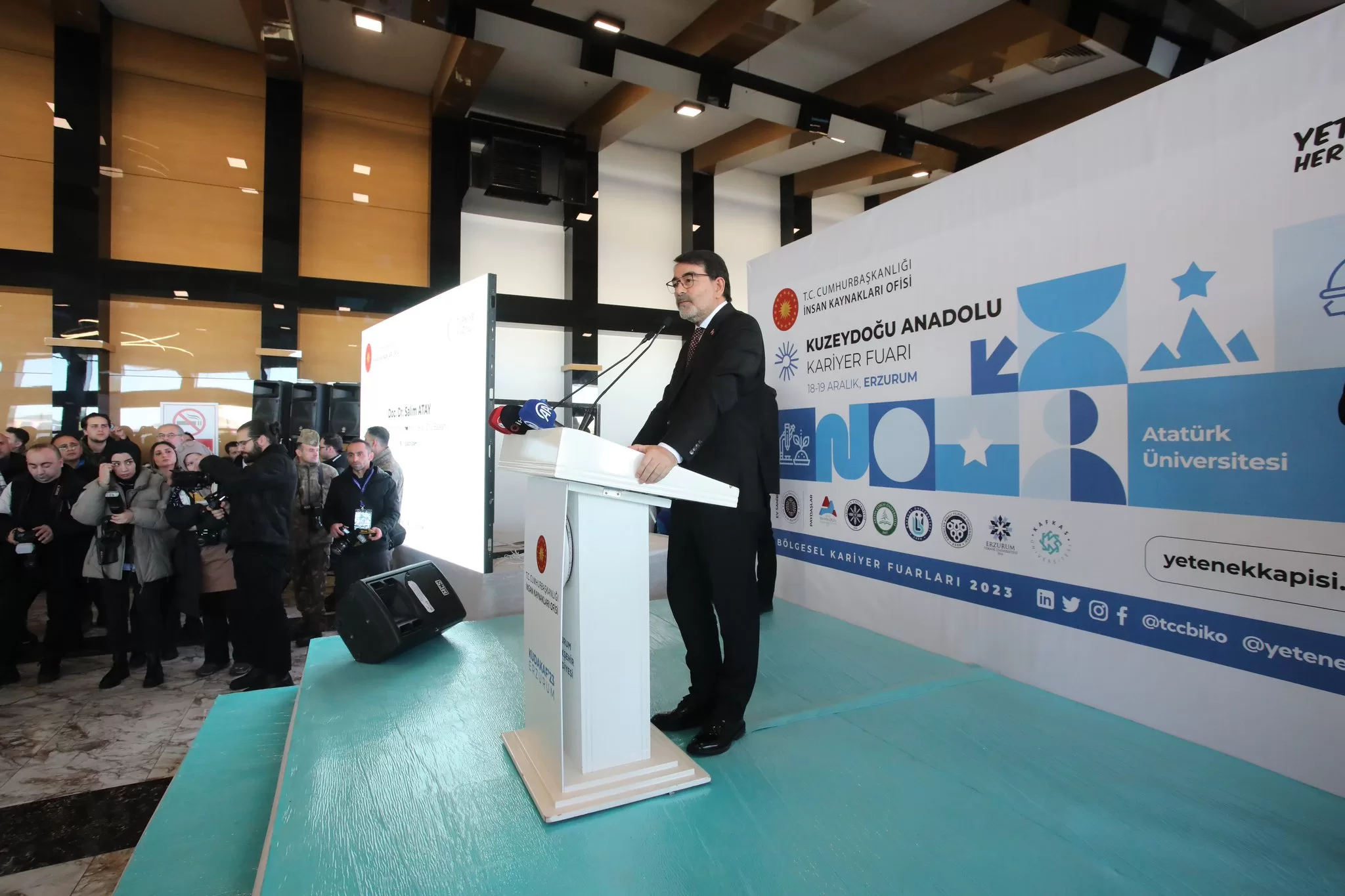 AİÇÜ, Kuzeydoğu Anadolu Kariyer Fuarı’da!
