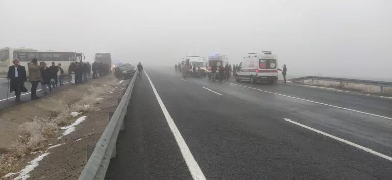 Ağrı’daki sis ve buzlanma kaza getirdi!
