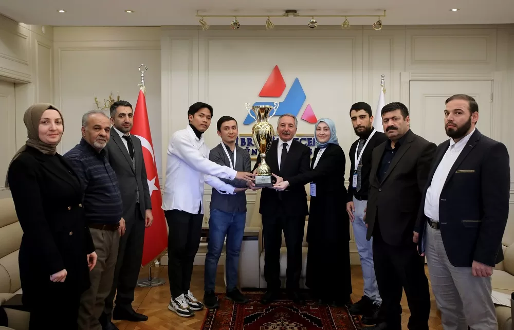 AİÇÜ Rektörü Türkiye Birincisi öğrencileri ağırladı