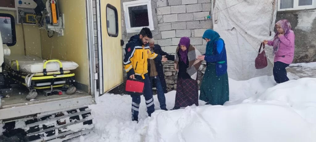 Kar, sağlık ekiplerine engel olamadı!