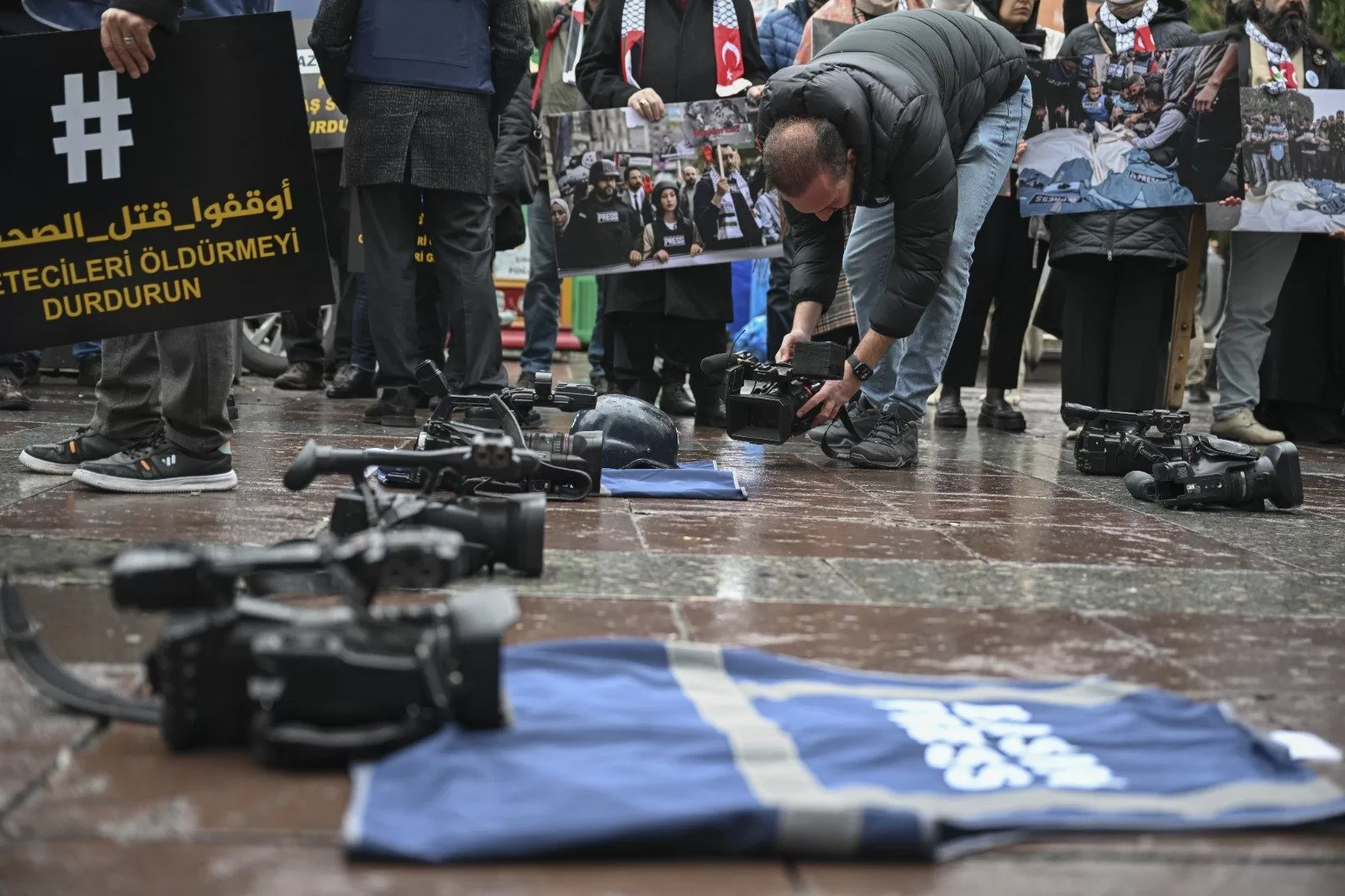 Gazetecilerden anlamlı Gazze eylemi geldi