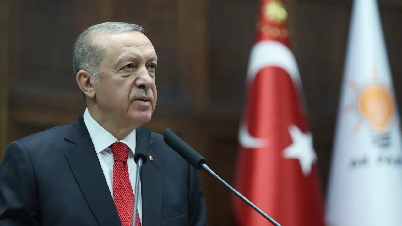 Cumhurbaşkanı Erdoğan, AK Parti’nin seçim beyannamesini sundu