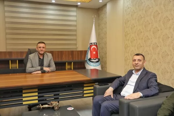 AK Parti Ağrı Belediye Başkan Adayı Aydın, Ağrı Çalışan Gazeteciler Cemiyeti’ni ziyaret etti