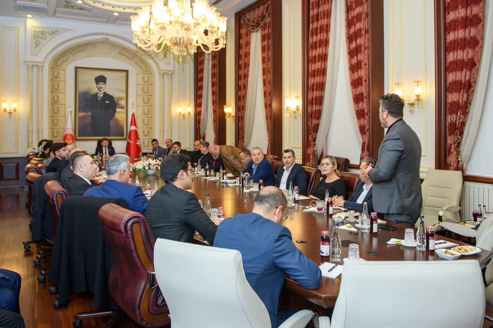 Adalet Bakanı Tunç, yerel basının taleplerini dinledi