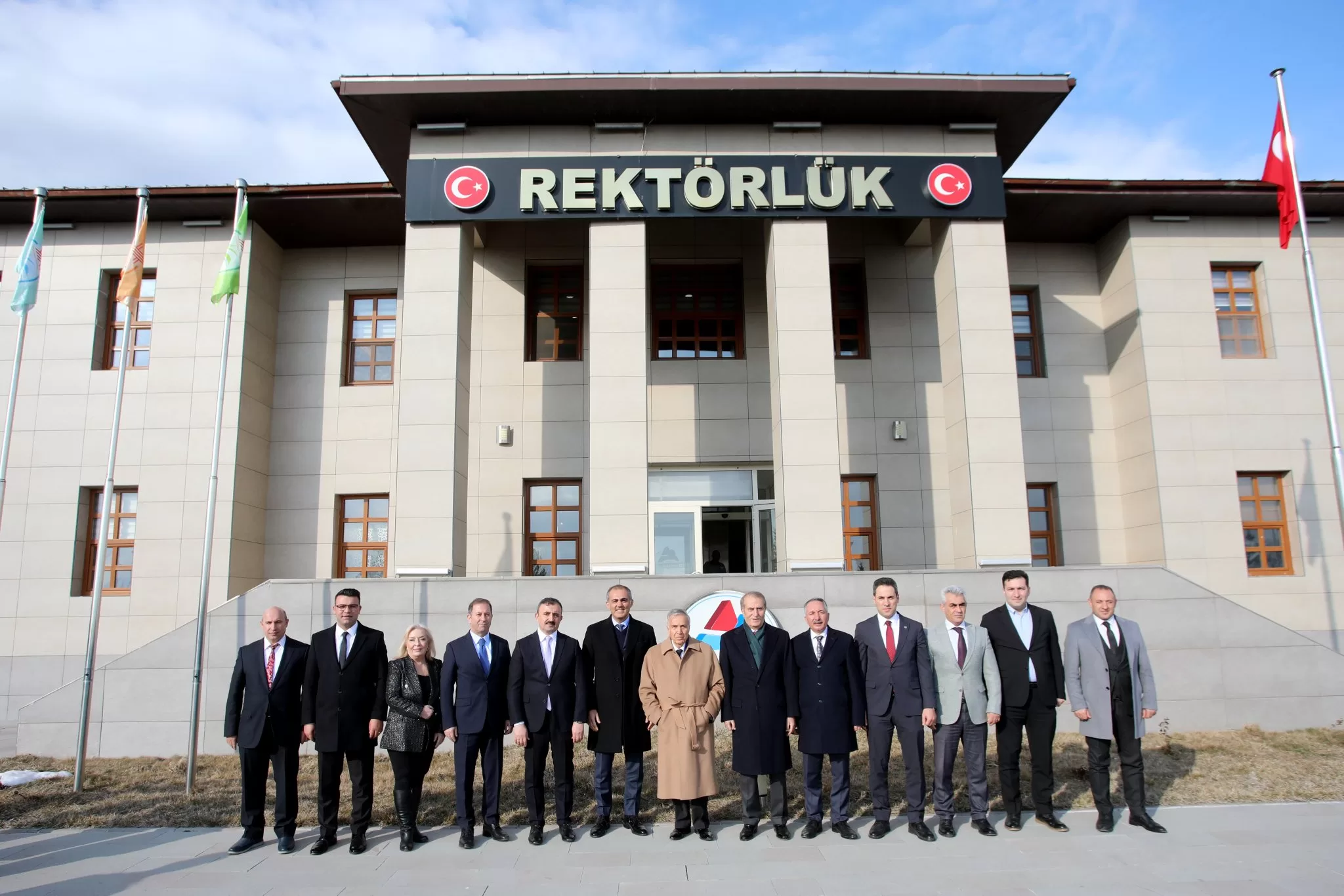 İbrahim Çeçen, AİÇÜ’ni ziyaret etti
