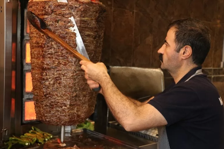 Ağrı’daki döner fiyatları günden güne artıyor!