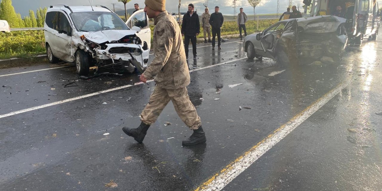 Ağrı’daki araç kazasında 5 kişi yaralandı!
