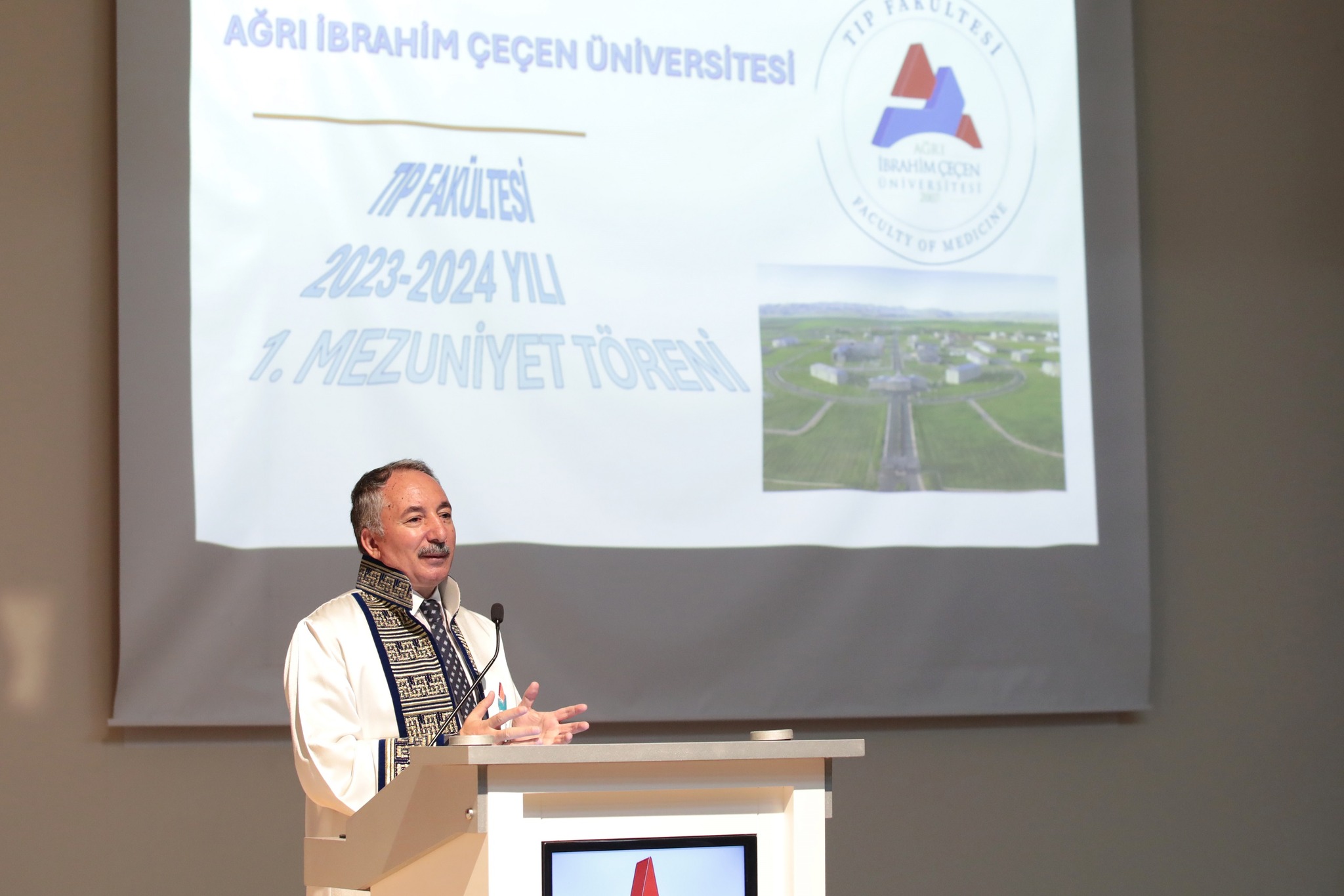 AİÇÜ Tıp Fakültesi ilk mezunlarını verdi!
