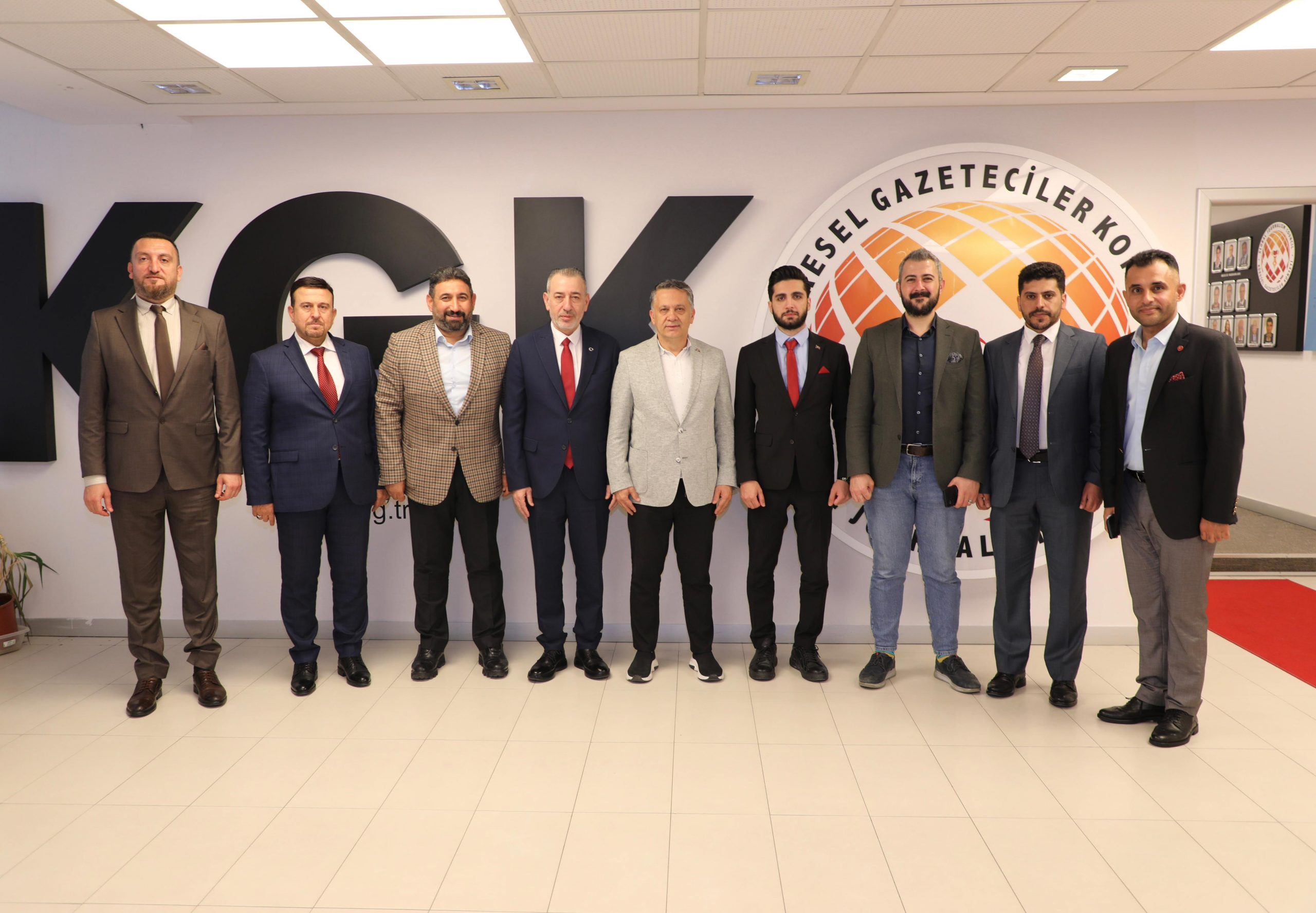 Türkmen Bakan Aydın Maruf, KGK’ni ziyaret etti
