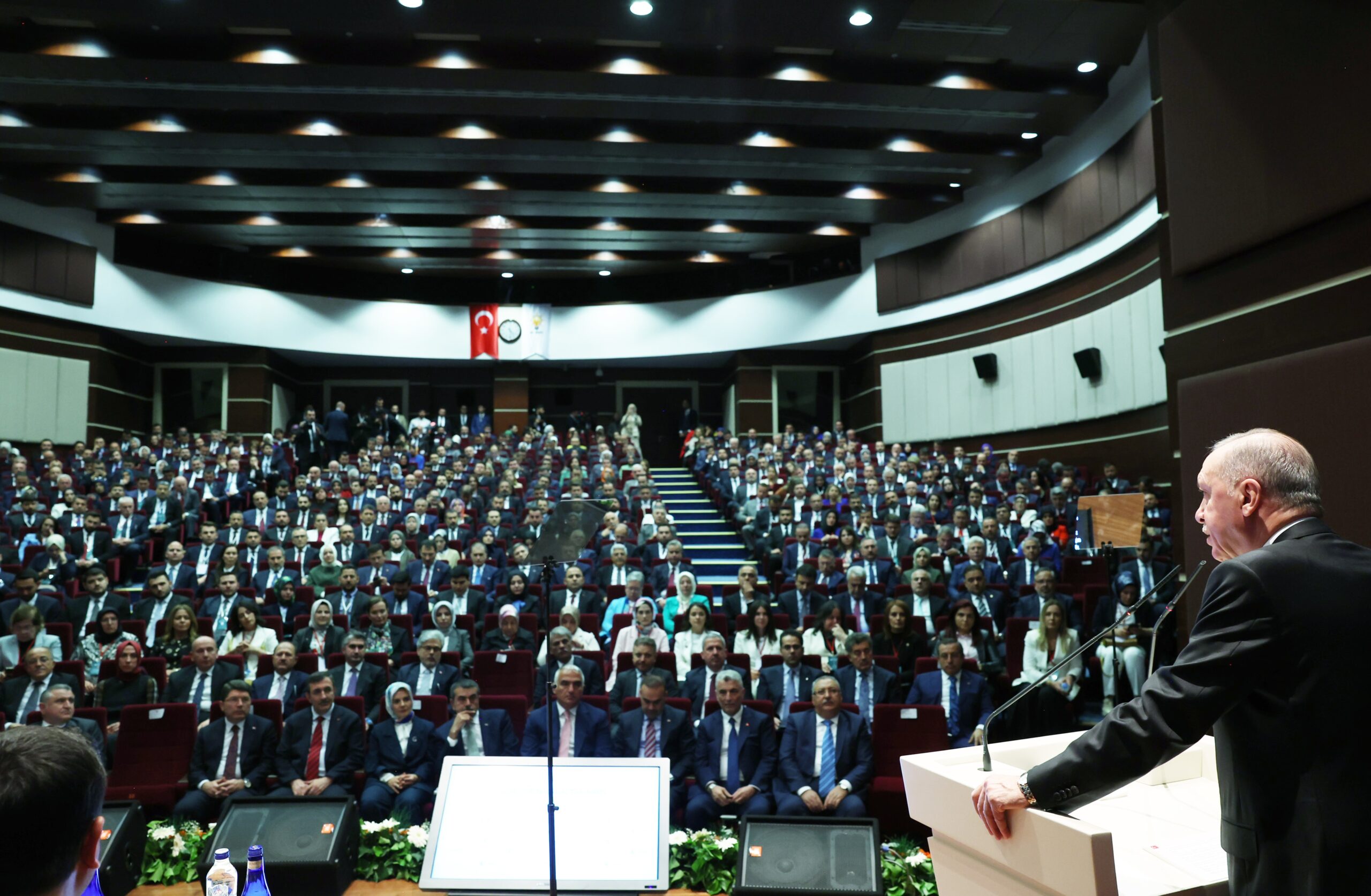 Cumhurbaşkanı Erdoğan, AK Parti’deki yeni isimleri açıkladı!