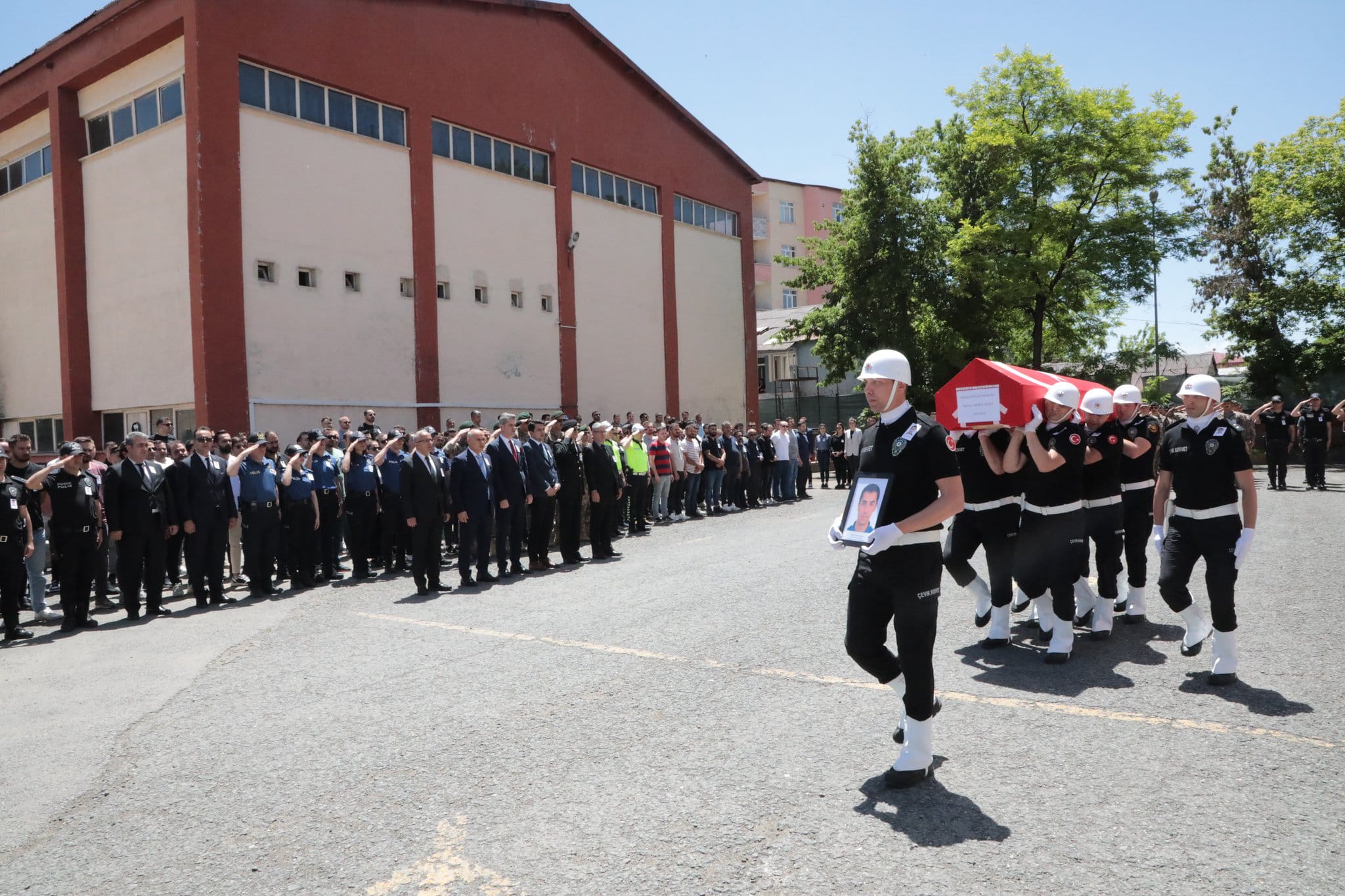 Ağrı’da görev yapan polis memuru hayatını kaybetti!