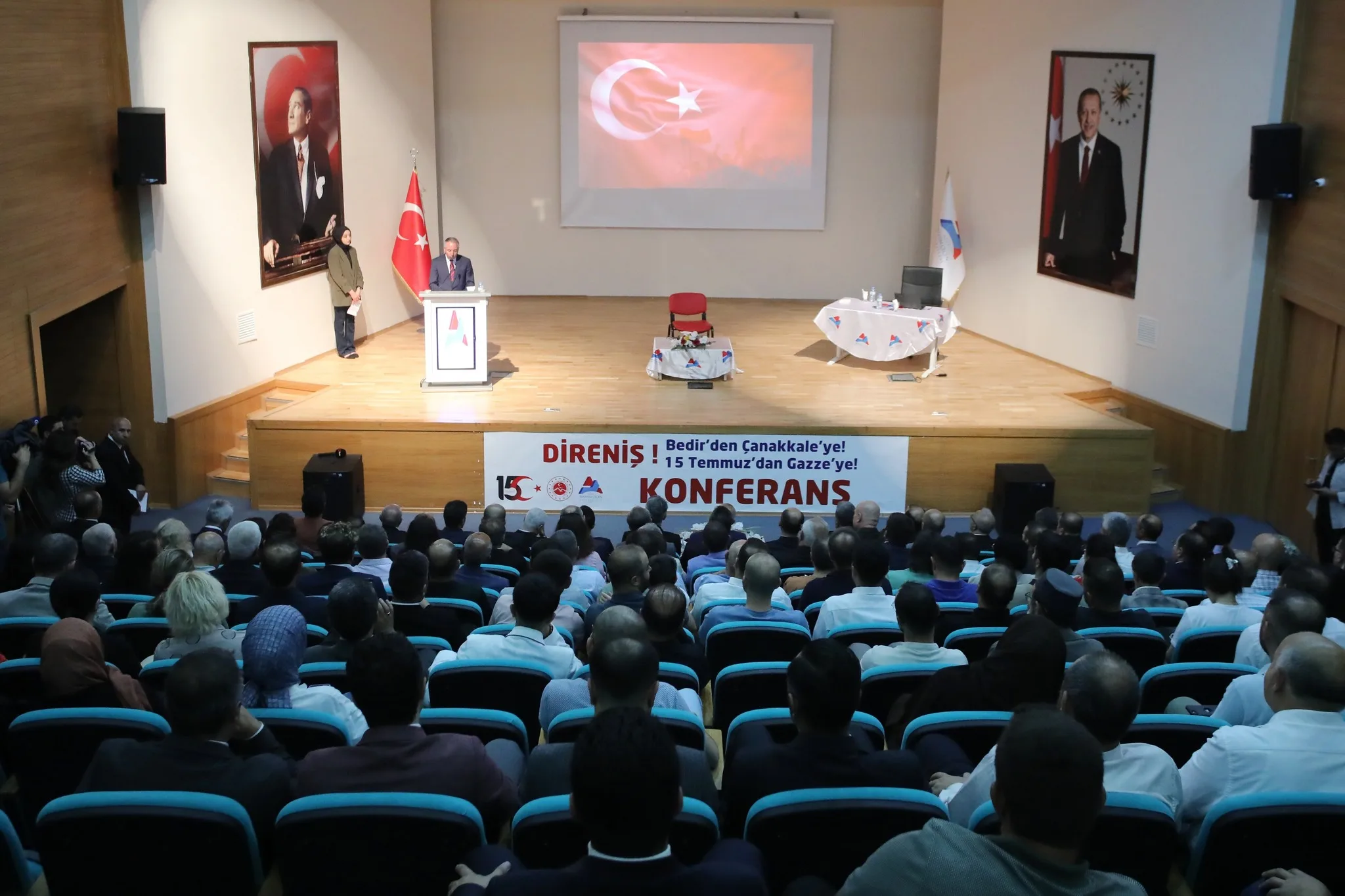 AİÇÜ’de “Direniş! Bedir’den Çanakkale’ye! 15 Temmuz’dan Gazze’ye” Konferansı yapıldı!