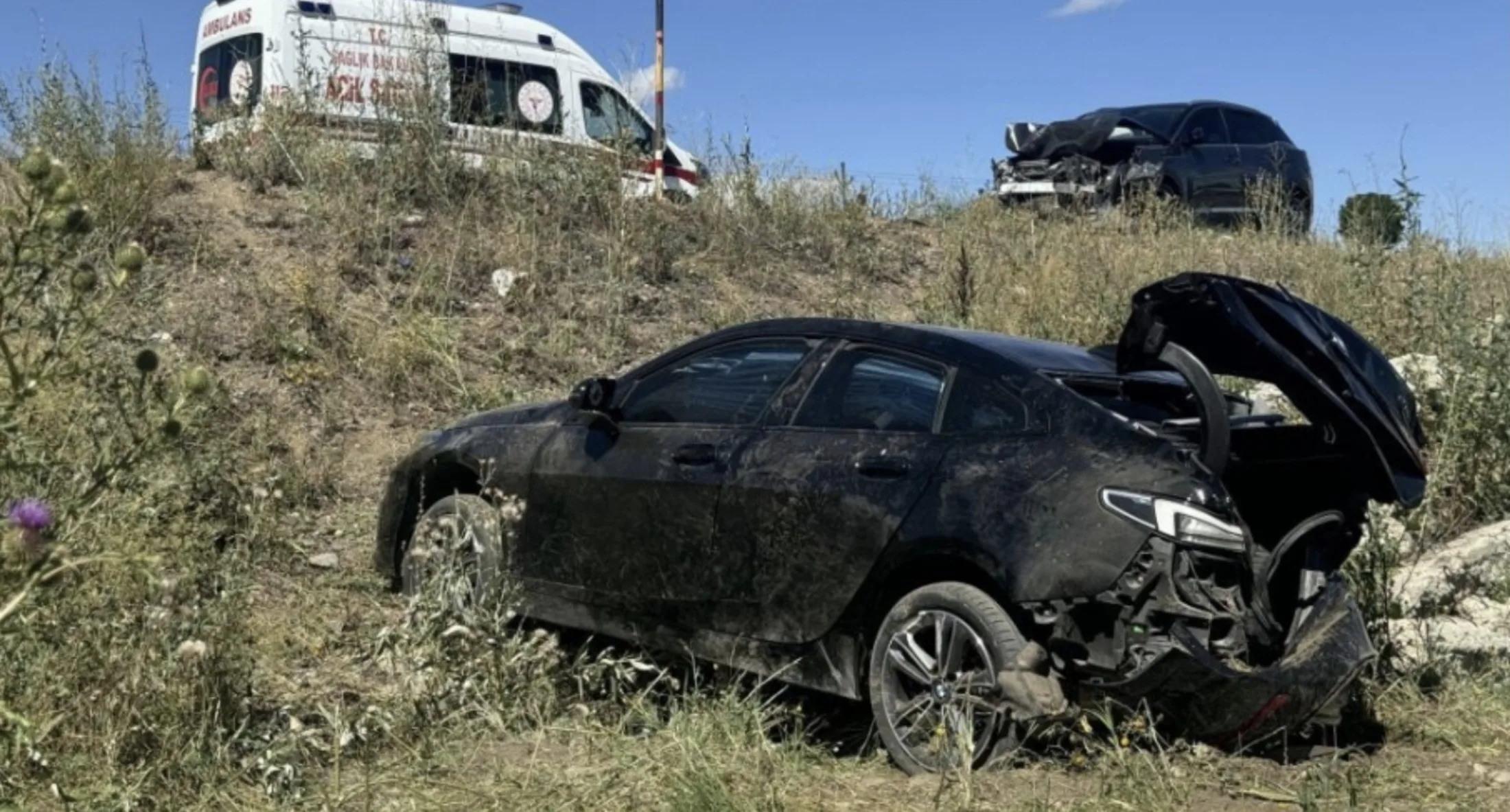 Ağrı’da iki araç çarpıştı, 13 kişi yaralandı!