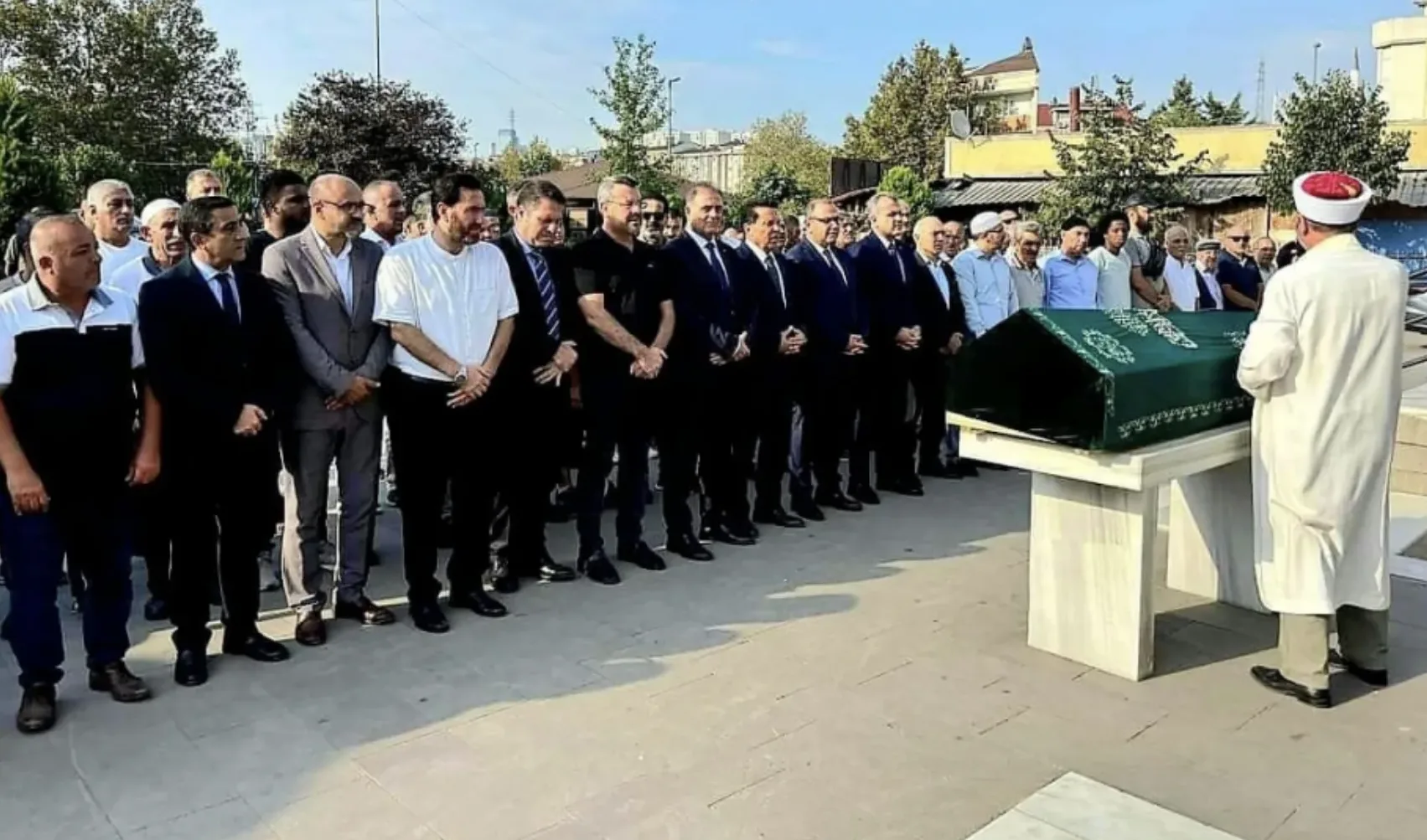 Metrobüs kazasında hayatını kaybeden Ağrılı genç, son yolculuğuna uğurlandı