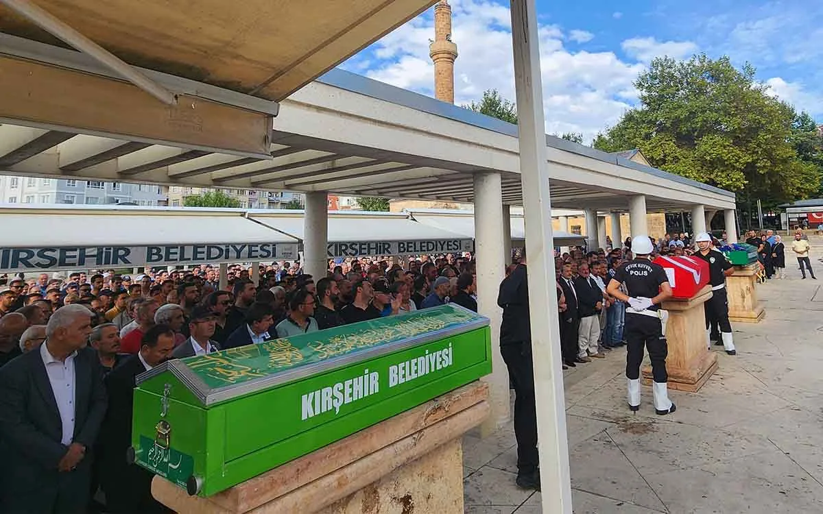 Ağrı’dan yola çıkan aile, Kırşehir’de defnedildi!
