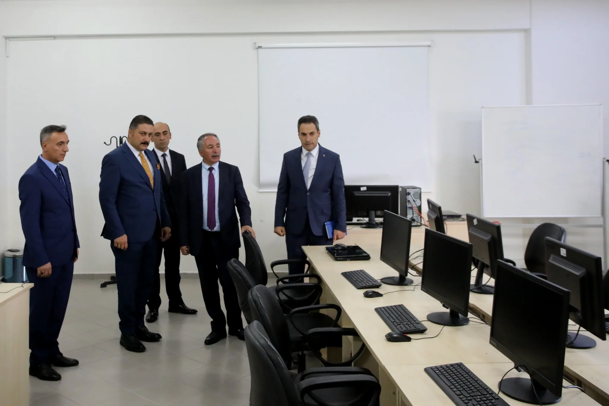 AİÇÜ Fen Edebiyat Fakültesi’nde yeni Bilgisayar Laboratuvarı açıldı