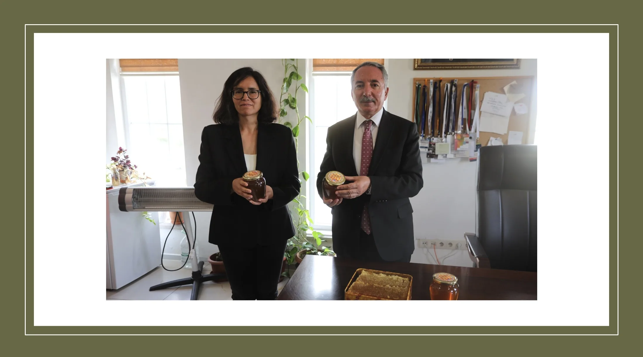 AİÇÜ Rektörü Prof. Dr. Karabulut liderliğinde ilk hasat yapıldı!