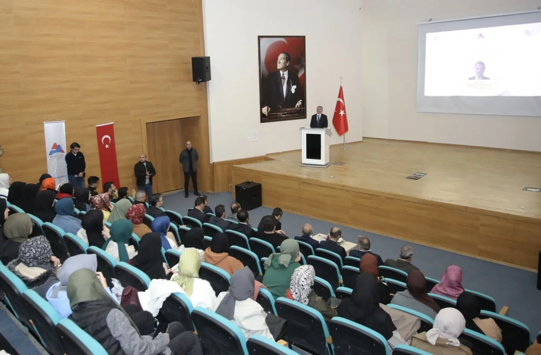 AİÇÜ’de “Din ve Teopolitik” Konferansı Düzenlendi