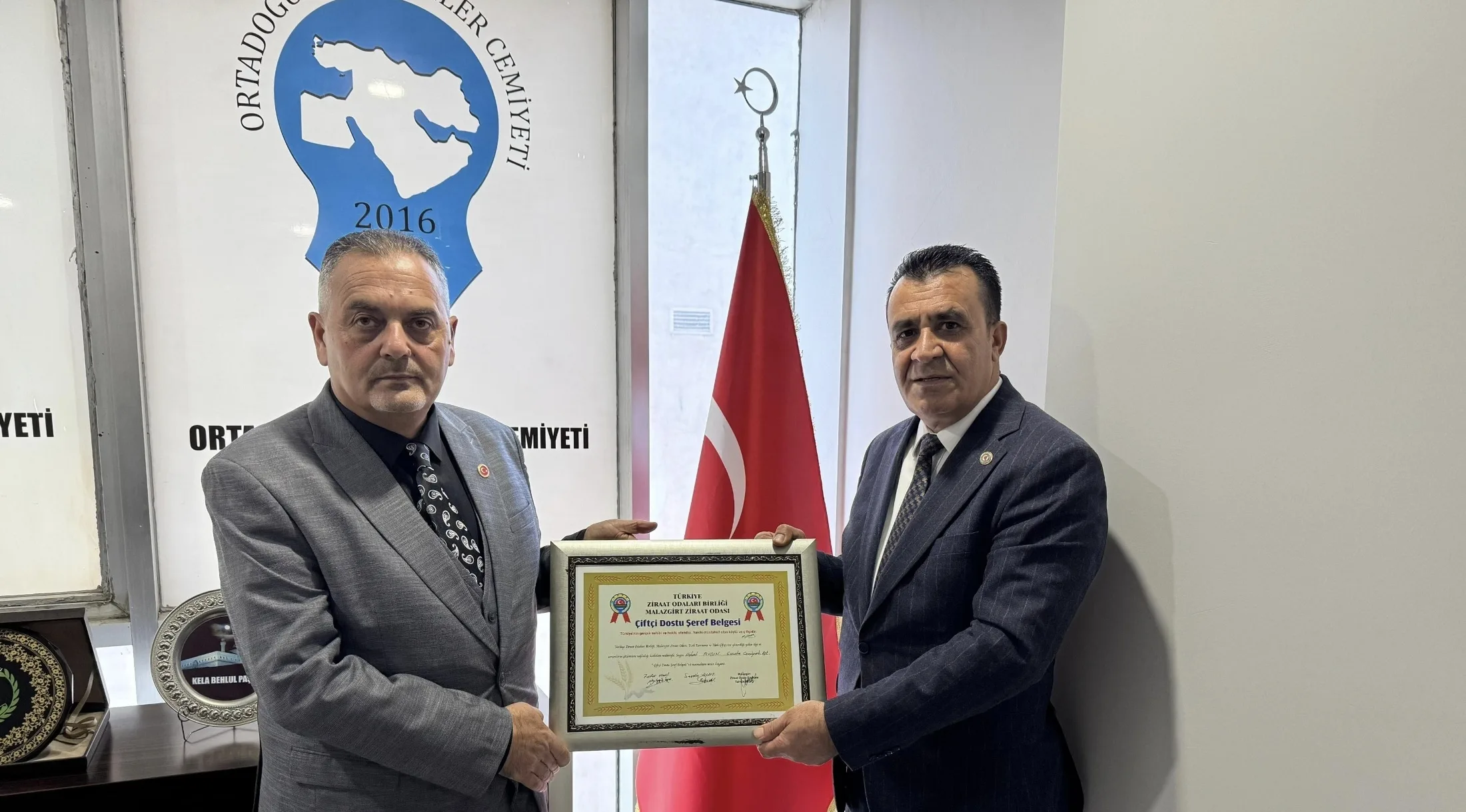 MAZOB Başkanı Kılıç’tan OGC Başkanı Aydın’a Şeref Belgesi