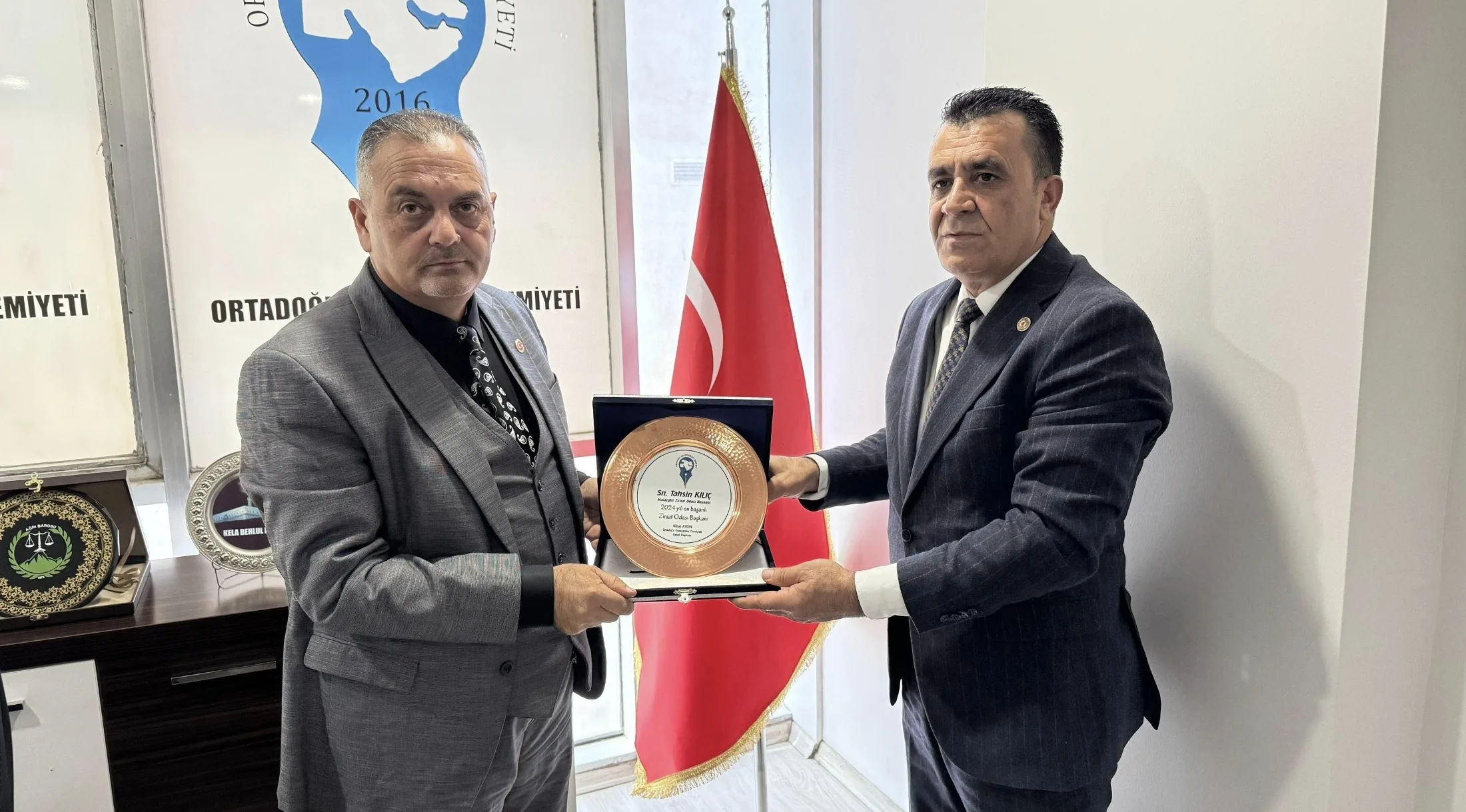 OGC Genel Başkanı Aydın’dan, MZOB Başkanı Kılıç’a Başarı Plaketi