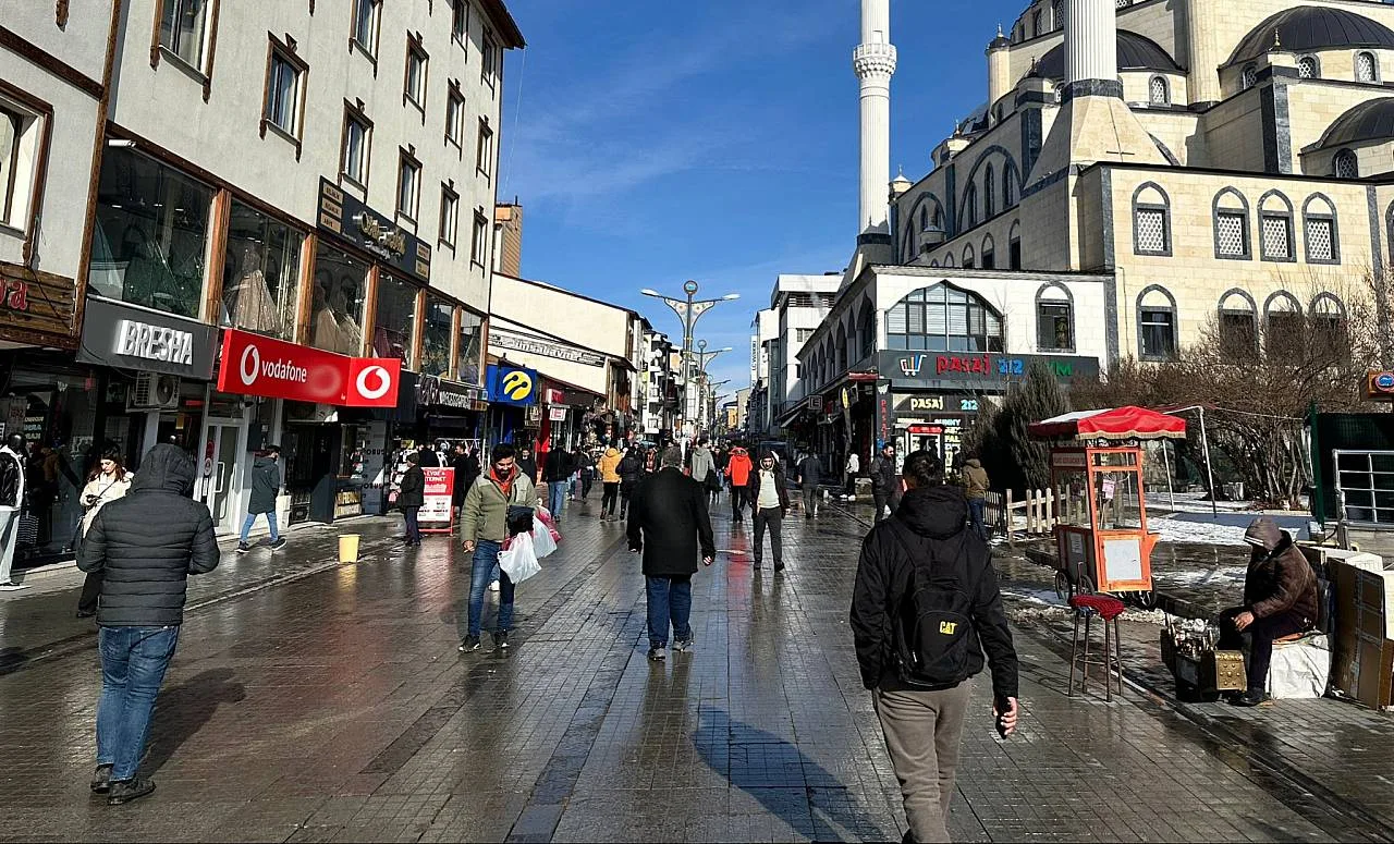 Ağrı’da güneşli hava etkili oldu!