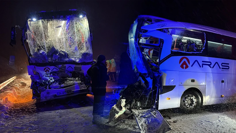 Iğdır’dan yola çıkan yolcu otobüsü, Sivas’ta kaza yaptı!