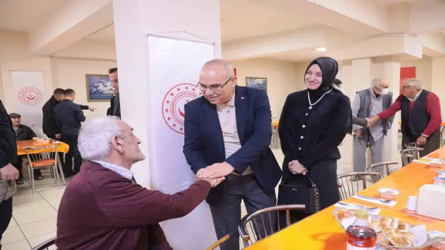 Ağrı Valisi Koç’tan huzurevi sakinlerine ziyaret