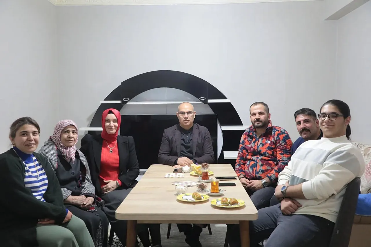 Ağrı Valisi Koç, şehit ailesini ziyaret etti