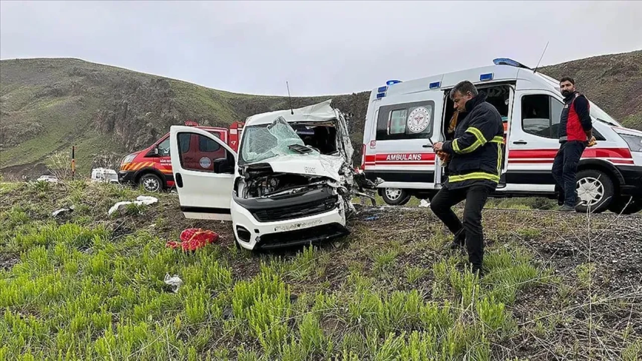 Eleşkirt’teki feci kazada 1 kişi öldü, 7 kişi yaralandı!