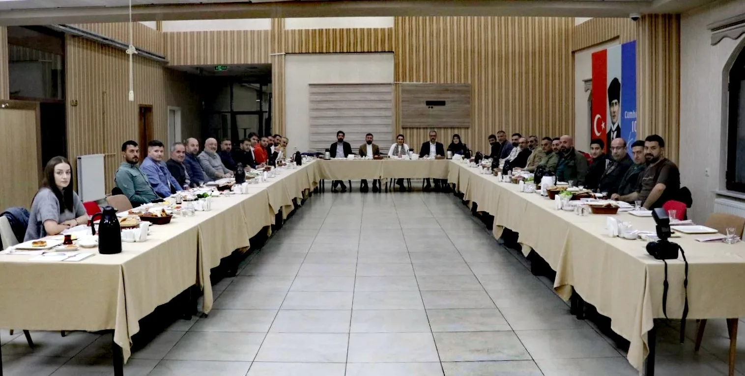 AK Parti Ağrı Milletvekili Kilerci ve İl Başkanı Yıldız, Sahurda Basın Mensuplarıyla Bir Araya Geldi