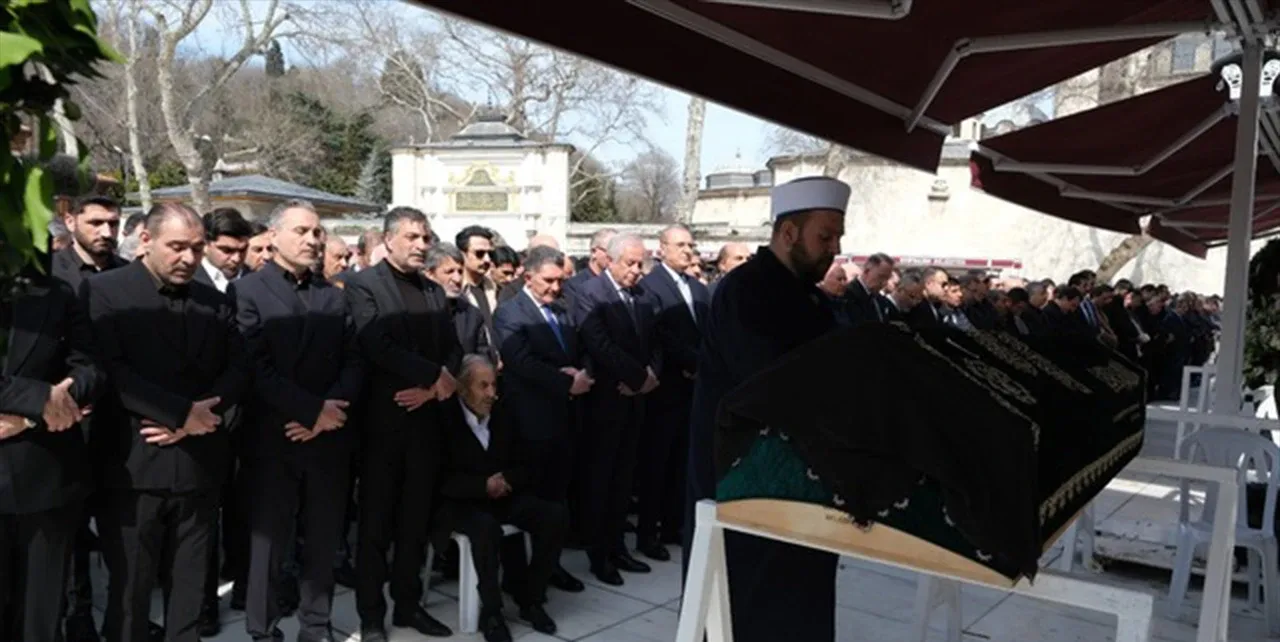 İş insanı Cemal Can’ın annesi defnedildi
