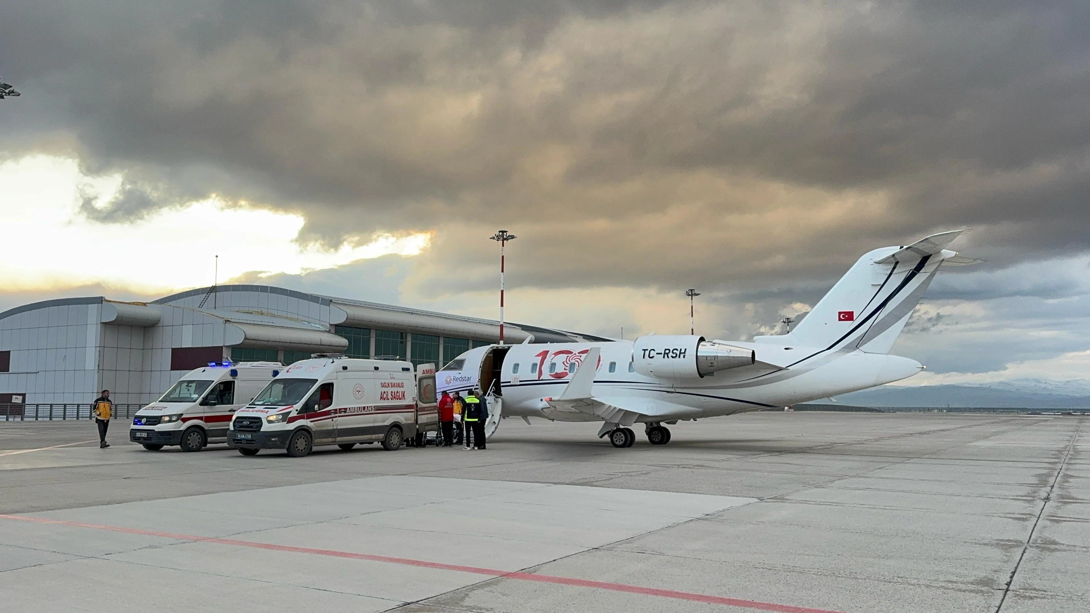Ağrı’dan ambulans uçak havalandı