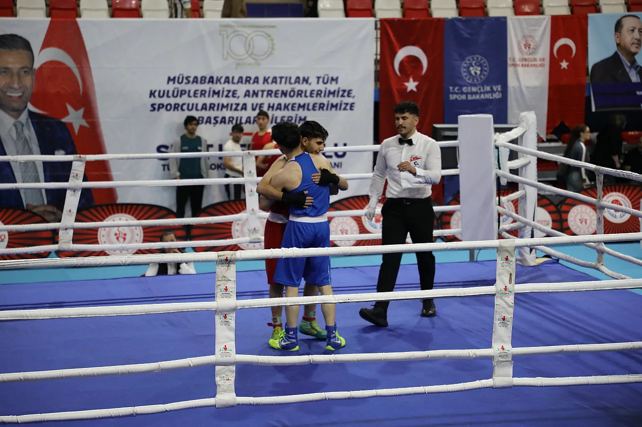 Ağrı’da ‘İsmet Sarı Genç Erkekler Türkiye Ferdi Boks Şampiyonası’ Başladı!